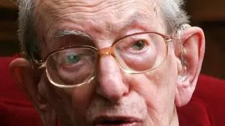 epa03416854 (FILE) A file picture dated 28 January 2008 shows British historian Eric Hobsbawm during an Interview in Vienna, Austria. According to media reports, Hobsbawm died at the age of 95 in London, Britain, on 01 October 2012, after a long illness. ANSA/ROLAND SCHLAGER
