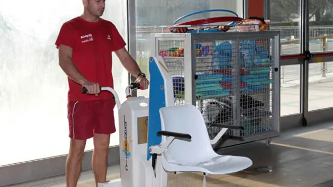BELLUCO NUOVO STRUMENTO DISABILI PISCINE COMUNALI ABANO