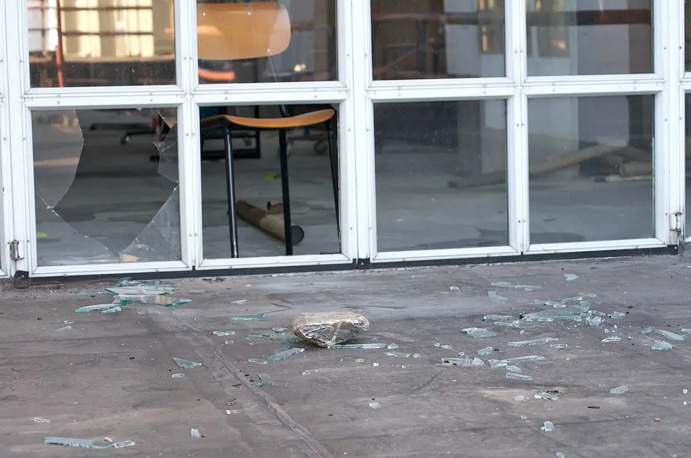 Este 07/03/2015 vandali all'interno della scuola ZANCHI nella foto : gli atti di vandalismo ph zangirolami