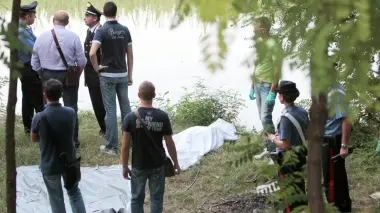 L’ULTIMA CORSA A sinistra lo scooter su cui viaggiavano i due ladri A destra il corpo di Moisei Ruslan