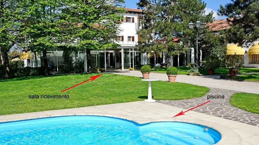 stievano - 10/04/2016 - bovolenta - villa casa country club - il luogo dove è morta la piccola Tina nella foto : nella foto si vede la distanza tra la sala ricevimento e la piscina dove è annegata la piccola Tina ph zangirolami