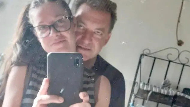 Valentina Costa e il compagno Michele Schiavon in un momento felice l’estate scorsa