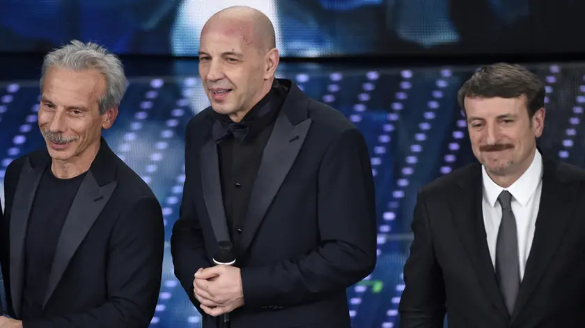09/02/2015 Sanremo. 66 Festival della Canzone Italiana, prima puntata. Nella foto Aldo Baglio, Giovanni Storti, Giacomo Poretti in Aldo Giovanni e Giacomo vengono premiati