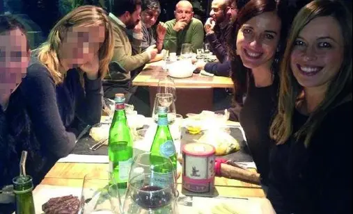 Tiziana Nalotto a cena con le amiche, è la seconda destra. La prima è il sindaco di Rovolon, Sinigaglia