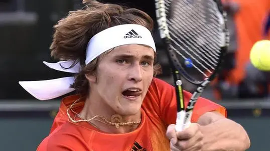 epa05215268 Alexander Zverev from Germany in action against Rafael Nadal from Spain during their fourth round match at the BNP Paribas Open tennis tournament in Indian Wells, California, USA, 16 March 2016. EPA/DANIEL MURPHY
