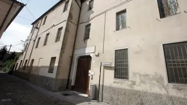 PALAZZO EX SEEF. L’immobile in via Campagnola ora in mani private