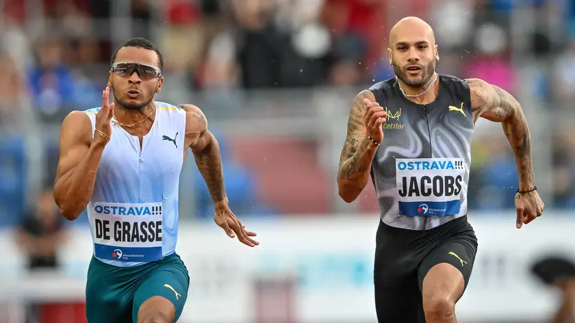epa11376195 Andre De Grasse of Canada (L) and Marcell Jacobs of Italy (R) compete during the men's 200 metres at the 2024 Golden Spike athletics meeting as part of the World Athletics Continental Tour in Ostrava, Czech Republic, 28 May 2024. EPA/LUKAS KABON