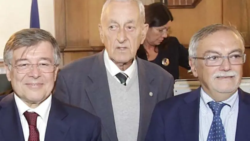 MILANESI - SIGILLO DELLA CITTA' A FLAVIO ZANONATO. FOTO CON EX SINDACI DI PADOVA, DA SX: SETTIMO GOTTARDO, GIUSTINA DESTRO, FLAVIO ZANONATO, GUIDO MONTESI, PAOLO GIARETTA