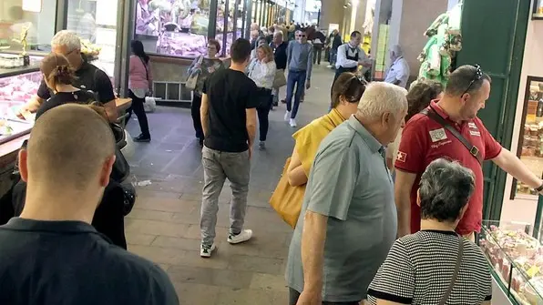 MARIAN - AGENZIA BIANCHI - PADOVA - GENTE SOTTO IL SALONE