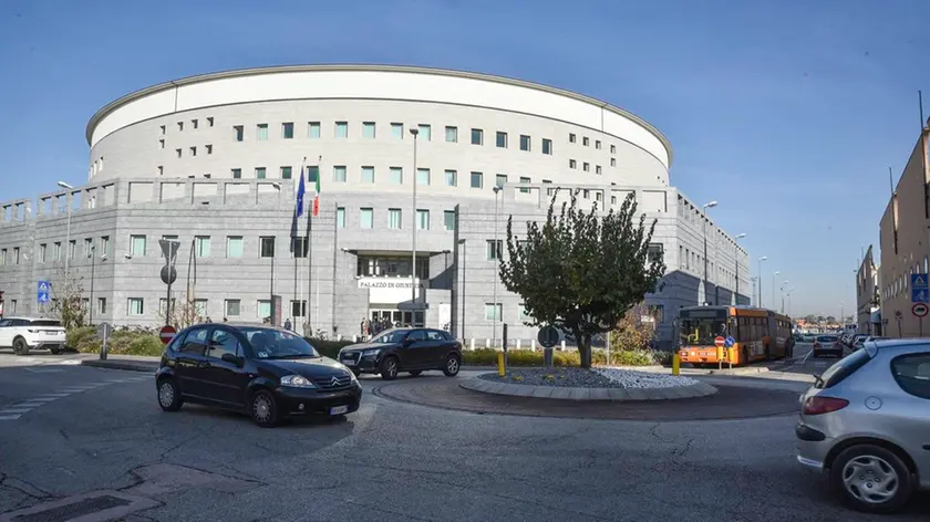 SBRISSA-AGENZIA BIANCHI-PADOVA-ESTERNI TRIBUNALE DI PADOVA