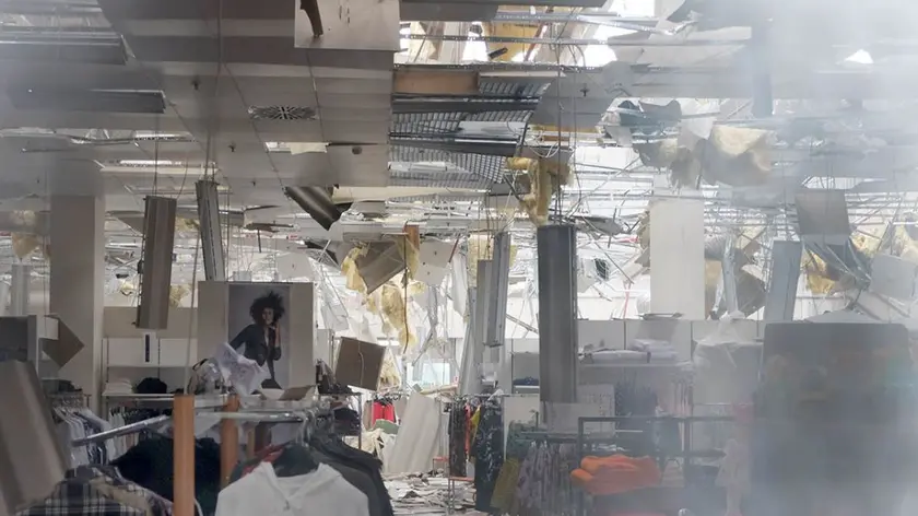 Scorcio del magazzino Ramonda subito dopo l'incendio