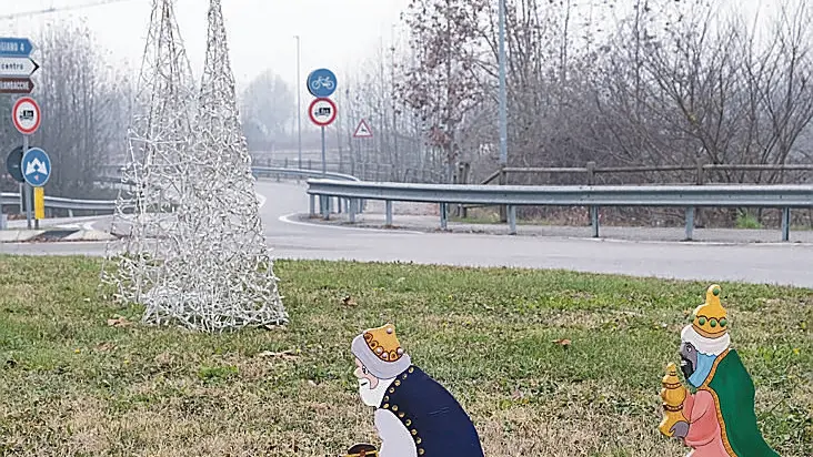 Il presepe con due soli Magi, Gaspare è stato rubato (foto Piran)