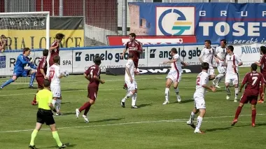 IL GOL. Il tiro di Di Roberto (al limite dell’area) si infila in rete