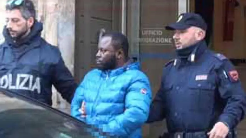 I fermati a seguito dell'operazione 'Broken chains' (Catene spezzate) ai quali è contestato il reato associazione per delinquere, tratta di connazionali, anche di minore età e favoreggiamento dell'immigrazione clandestina a Ragusa, 25 gennaio 2017. ANSA/POLIZIA - EDITORIAL USE ONLY