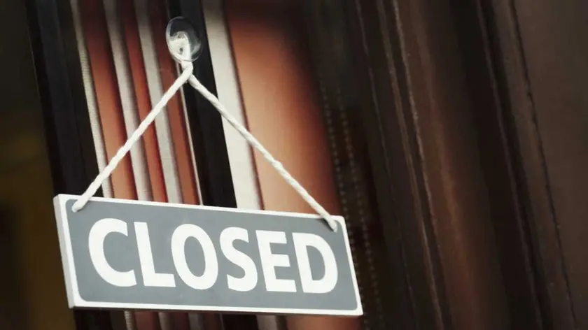 A shop doorway with a Closed sign.