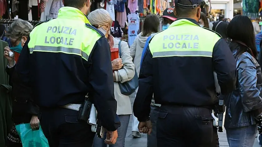TOME' - AGENZIA BIANCHI - PADOVA - CONTROLLI VIGILI URBANI
