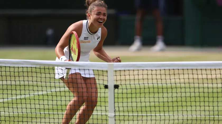 epa11472610 Jasmine Paolini of Italy celebrates winning against Donna Vekic of Croatia during their Women's Singles semi final match at the Wimbledon Championships, Wimbledon, Britain, 11 July 2024. EPA/NEIL HALL EDITORIAL USE ONLY
