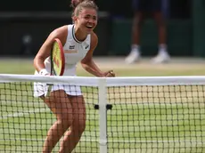 epa11472610 Jasmine Paolini of Italy celebrates winning against Donna Vekic of Croatia during their Women's Singles semi final match at the Wimbledon Championships, Wimbledon, Britain, 11 July 2024. EPA/NEIL HALL EDITORIAL USE ONLY