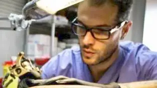 Il tatuatore trevigiano Andrea Bonvicini, tra i più famosi in Italia