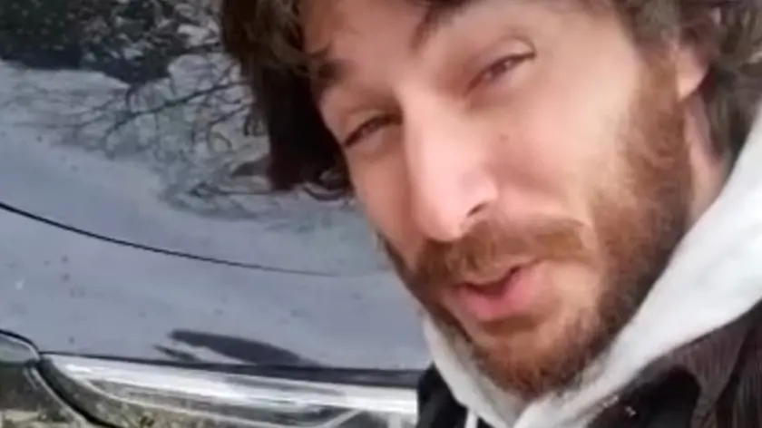 Un fermo immagine del video postato sui social da Spollon per raccontare la sua disavventura