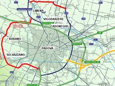 In rosso il tracciato del Grande raccordo anulare, in giallo la camionabile