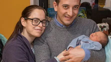Monselice (PD), 1 gennaio 2018. Leonardo Vigato, ultimo nato 2017 all'ospedale "M. Teresa". Nella foto: mamma e papà con le ostetriche.