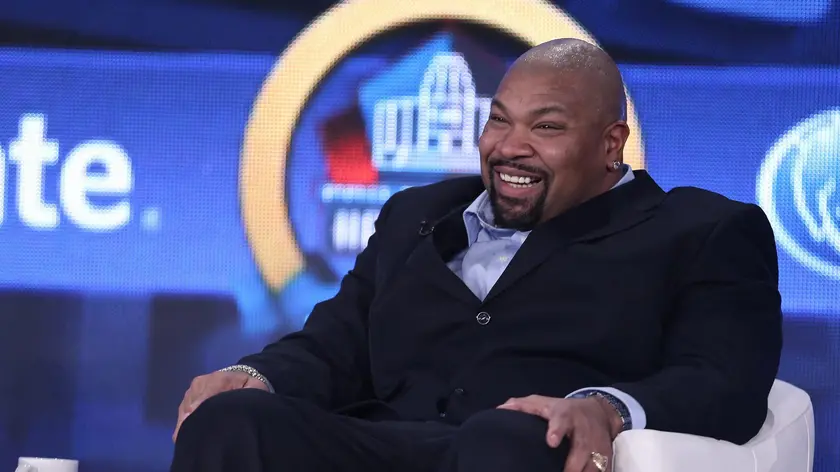 epa03566013 Larry Allen, former guard for the Dallas Cowboys and the San Francisco 49ers, is on stage after being announced as a 2013 Pro Football Hall of Fame Inductee before the Super Bowl in New Orleans, Louisiana, USA, on 02 February 2013. The 2013 Super Bowl will be held at the Mercedes-Benz Superdome in New Orleans on 03 February 2013. EPA/DAN ANDERSON