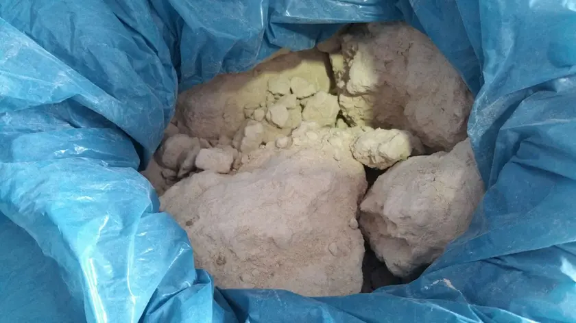 Droga sequestrata nella raffineria