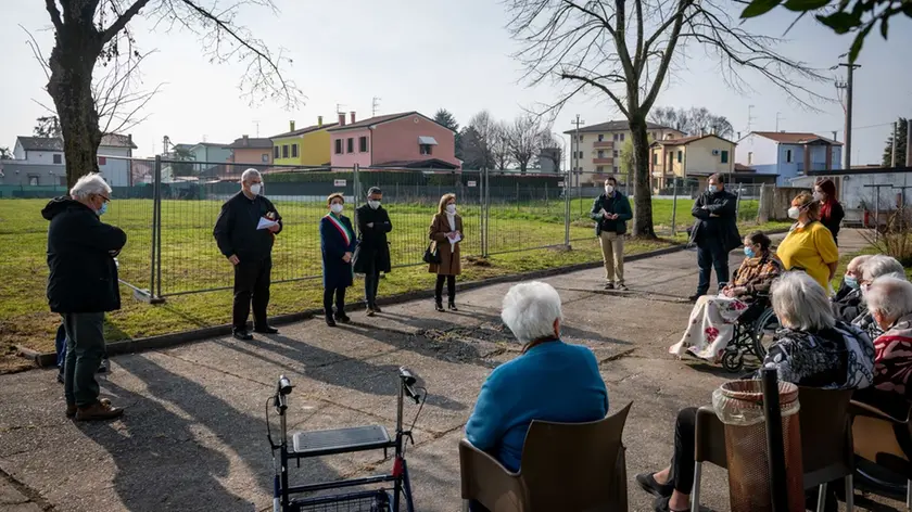Merlara (PD), 13 marzo 2021. Commemorazione defunti della casa di riposo “Scarmagnan” di Merlara. Nella Foto: un momento della cerimonia