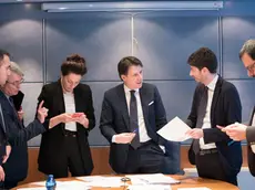 Il presidente del Consiglio, Giuseppe Conte, con i ministri Roberto Speranza, e Luigi Di Maio, e il capo della protezione civile Angelo Borrelli, durante una riunione, Roma, 24 febbraio 2020. ANSA/FILIPPO ATTILI/US CHIGI ++ NO SALES, EDITORIAL USE ONLY ++