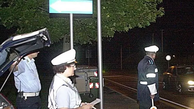 controllo vigili via Pio X Abano 7.9.02 Carlon FOTOPIRAN