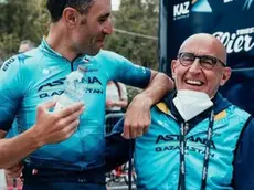 Il dottor Emilio Magni con Vincenzo Nibali un anno fa all'Astana