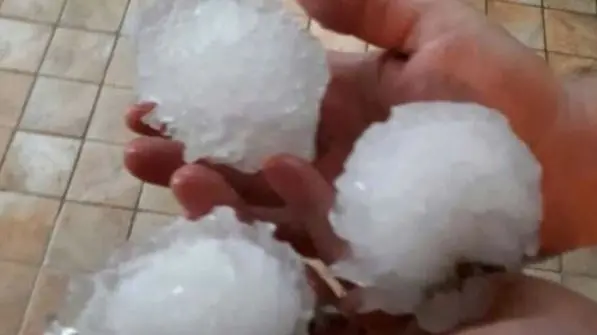 Grandine caduta a Miane, in provincia di Treviso