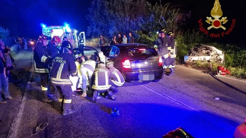 I vigili del fuoco sul posto dell'incidente