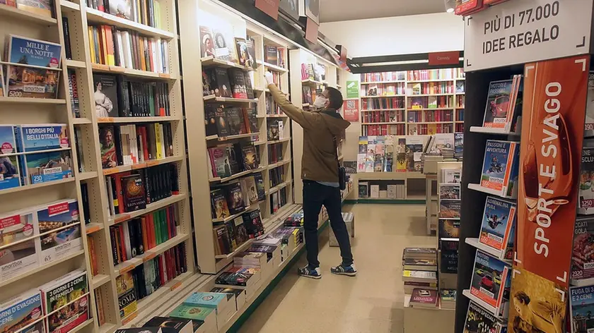 MARIAN -AGENZIA BIANCHI-PADOVA - APERTURA FELTRINELLI