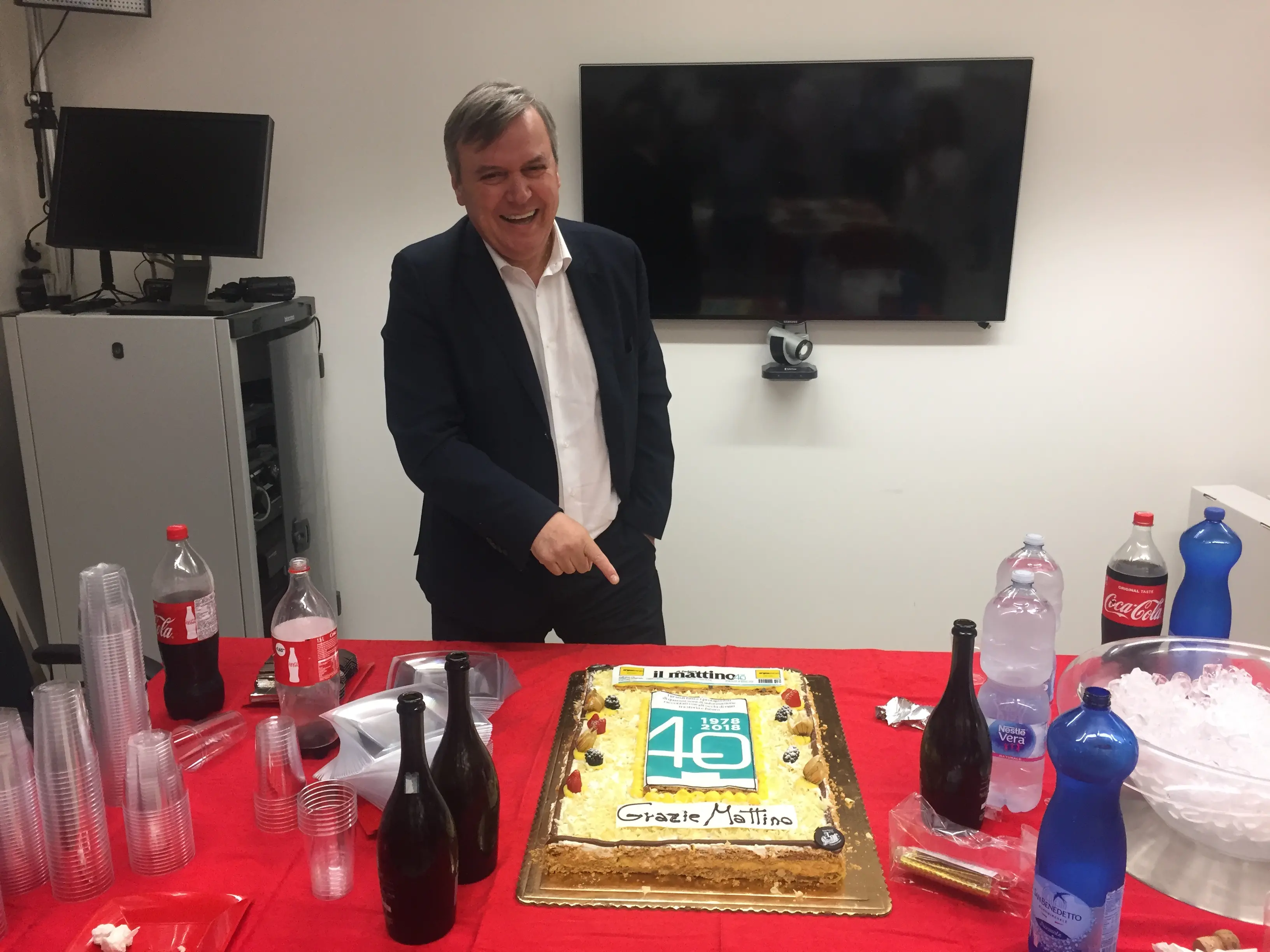 La torta dedicata ai 40 anni del "suo" giornale