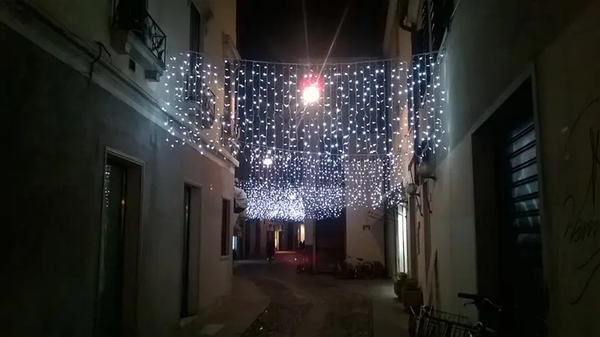 Pochi giorni fa le prove tecniche delle luminarie in via Santa Lucia
