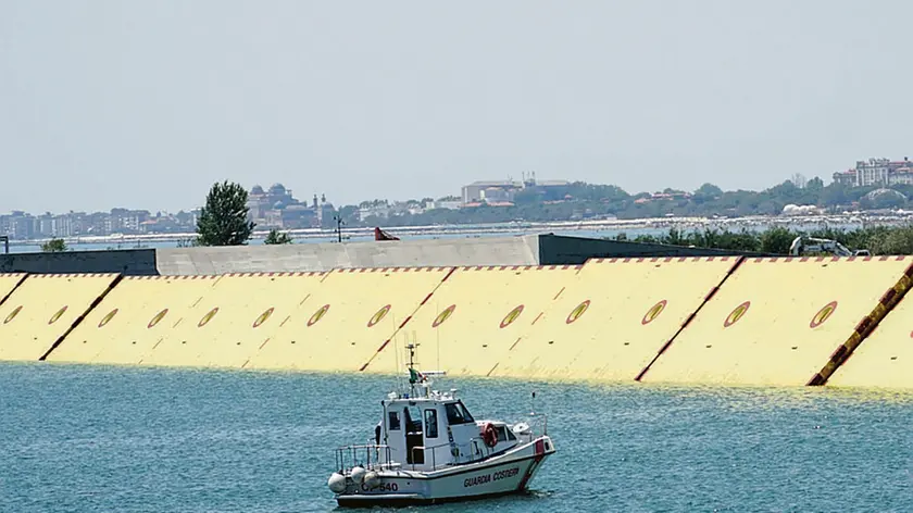 A view of the progressive raising of the last mobile gates of the Mose system from the lagoon in Venice, Italy, 10 July 2020, during a test of the system with the presence of Italian Prime Minister Giuseppe Conte. Media reports state that for the first time, only for a few hours, the Venice Lagoon has been completely closed to the sea for the first full test (with complete ban on maritime traffic) of the Mose's 78 mobile dams. The Mose system is intended to protect the city of Venice and the Venetian Lagoon from flooding. ANSA/ANDREA MEROLA