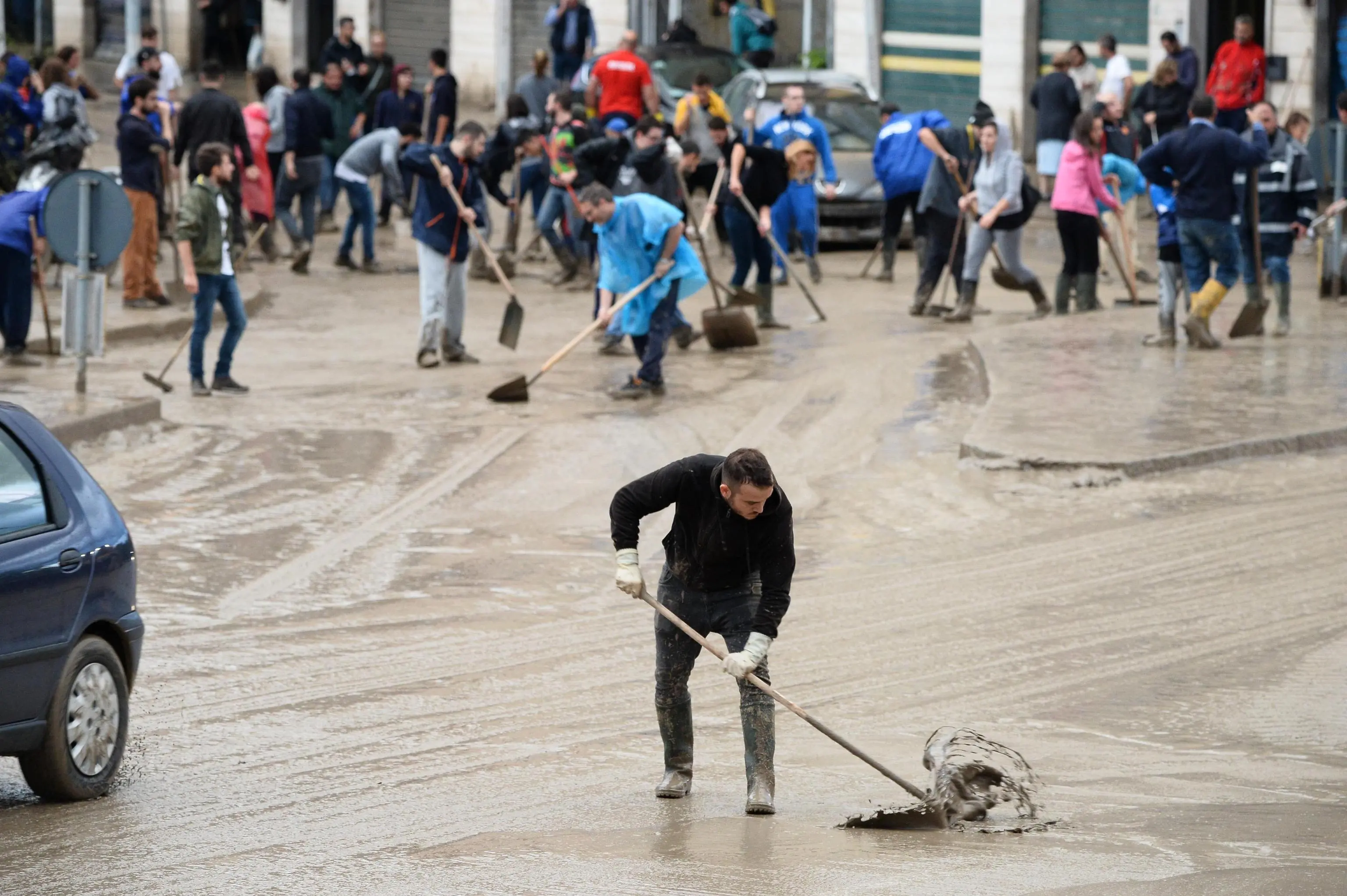 People try to remove mud and debris in the streets of Benevento (Campania Region) following heavy rainfall and flooding of the river Calore, Benevento, Italy, 15 October 2015. ANSA/CIRO FUSCO