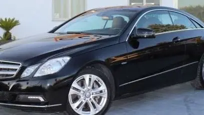 La Mercedes oggetto della truffa/rapina