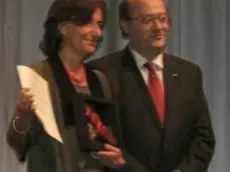 La consegna del premio a Marina Saetta