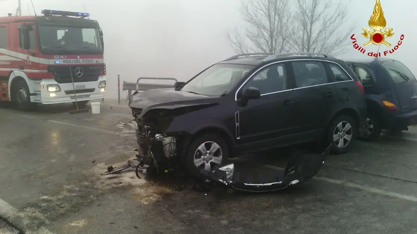 L'incidente sul ponte a Selvazzano (foto Vigili del fuoco)