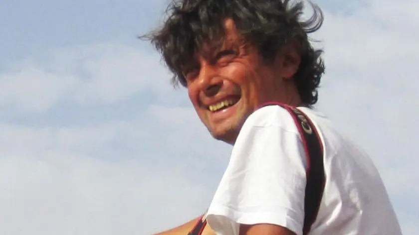 Il fotografo Carlomaria Corradin con la sua inseparabile reflex