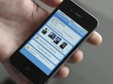 epa02916371 An iPhone user shows the device's screen information relative to the Jewish ancestry of French President Nicolas Sarkozy, in Paris, France, 14 September 2011. The application for the iPhone, developed by Johann Levy, a British engineer who lives in Marseille and is himself, Jewish, is called 'Juif ou pas Juif' (Jew or not Jew) and promises to reveal who is Jewish. 'All the information is already available online,' has said creator Johann Levy, 'I'm just compiling it all.' The app costs 79 cents of euro and has provoked outrage among the French. EPA/HORACIO VILLALOBOS*************** TRADUZIONE ***************epa02916371 Un utente di iPhone mostra le informazioni di schermo dell'apparecchiatura relativo all'ascendenza ebrea di Presidente francese Nicolas Sarkozy, a Parigi la Francia, 14 settembre 2011. La domanda per l'iPhone, sviluppò da Johann Levy, un ingegnere britannico che vive in Marseille e si è, ebreo è chiamato' Juif ou papà Juif (l'ebreo o non l'ebreo) e promette di rivelare chi è ebreo.' Tutte le informazioni sono già disponibili on-line,' ha detto Johann Levy creatore,' io sto compilandolo solo tutti.' L'app costa 79 centesimi di euro e ha provocato oltraggi fra i francesi. EPA/HORACIO VILLALOBOS