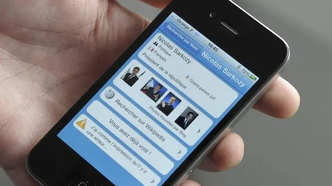 epa02916371 An iPhone user shows the device's screen information relative to the Jewish ancestry of French President Nicolas Sarkozy, in Paris, France, 14 September 2011. The application for the iPhone, developed by Johann Levy, a British engineer who lives in Marseille and is himself, Jewish, is called 'Juif ou pas Juif' (Jew or not Jew) and promises to reveal who is Jewish. 'All the information is already available online,' has said creator Johann Levy, 'I'm just compiling it all.' The app costs 79 cents of euro and has provoked outrage among the French. EPA/HORACIO VILLALOBOS*************** TRADUZIONE ***************epa02916371 Un utente di iPhone mostra le informazioni di schermo dell'apparecchiatura relativo all'ascendenza ebrea di Presidente francese Nicolas Sarkozy, a Parigi la Francia, 14 settembre 2011. La domanda per l'iPhone, sviluppò da Johann Levy, un ingegnere britannico che vive in Marseille e si è, ebreo è chiamato' Juif ou papà Juif (l'ebreo o non l'ebreo) e promette di rivelare chi è ebreo.' Tutte le informazioni sono già disponibili on-line,' ha detto Johann Levy creatore,' io sto compilandolo solo tutti.' L'app costa 79 centesimi di euro e ha provocato oltraggi fra i francesi. EPA/HORACIO VILLALOBOS