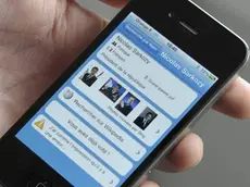 epa02916371 An iPhone user shows the device's screen information relative to the Jewish ancestry of French President Nicolas Sarkozy, in Paris, France, 14 September 2011. The application for the iPhone, developed by Johann Levy, a British engineer who lives in Marseille and is himself, Jewish, is called 'Juif ou pas Juif' (Jew or not Jew) and promises to reveal who is Jewish. 'All the information is already available online,' has said creator Johann Levy, 'I'm just compiling it all.' The app costs 79 cents of euro and has provoked outrage among the French. EPA/HORACIO VILLALOBOS*************** TRADUZIONE ***************epa02916371 Un utente di iPhone mostra le informazioni di schermo dell'apparecchiatura relativo all'ascendenza ebrea di Presidente francese Nicolas Sarkozy, a Parigi la Francia, 14 settembre 2011. La domanda per l'iPhone, sviluppò da Johann Levy, un ingegnere britannico che vive in Marseille e si è, ebreo è chiamato' Juif ou papà Juif (l'ebreo o non l'ebreo) e promette di rivelare chi è ebreo.' Tutte le informazioni sono già disponibili on-line,' ha detto Johann Levy creatore,' io sto compilandolo solo tutti.' L'app costa 79 centesimi di euro e ha provocato oltraggi fra i francesi. EPA/HORACIO VILLALOBOS