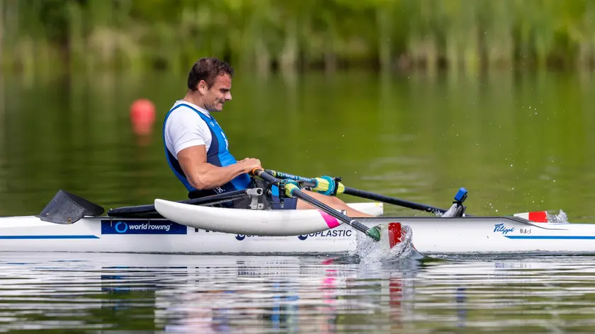 epa11371340 Giacomo Perini of Italy competes in the PR1 Men's Single Sculls Final A on the third day of the 2024 World Rowing Cup at Rotsee in Lucerne, Switzerland, 26 May 2024. EPA/PHILIPP SCHMIDLI