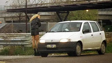 ORDINANZA NUMERO 11 A Limena sono previste multe per i clienti e per le lucciole
