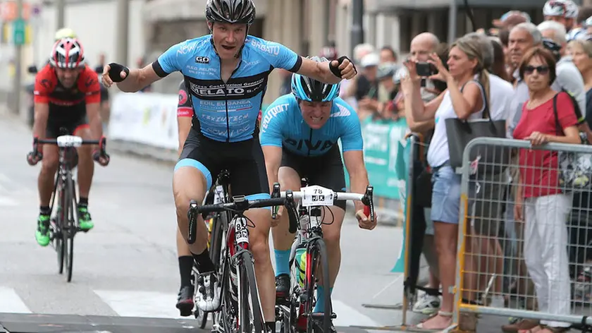 EDEL-FOTOPIRAN-PADOVA-ARRIVO GARA CICLISTICA GRAN FONDO il vincitore della gara corta girardi