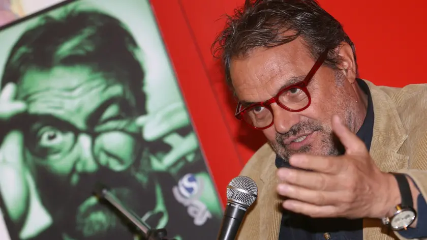 20080317 - ROMA - ACE - LIBRI: TOSCANI PRESENTA IL SUO 'CREATIVO SOVVERSIVO'. Oliviero Toscani durante la conferenza stampa di presentazione del suo libro "Creativo sovversivo", questo pomeriggio a Roma. ANSA/CLAUDIO PERI/DRN